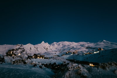 雪山上的房子